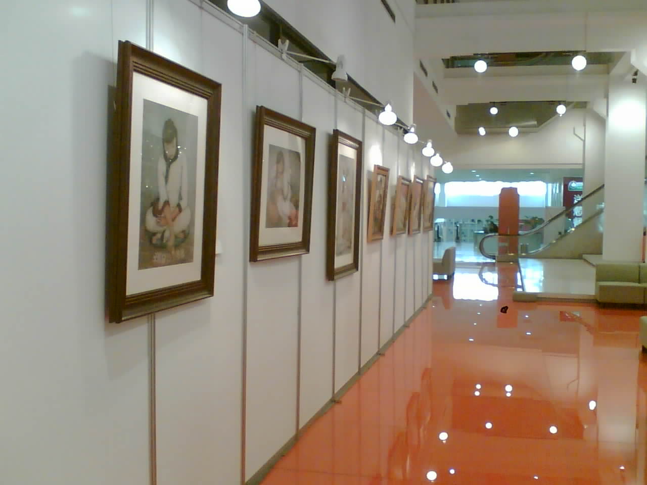 八棱柱画展展板.jpg