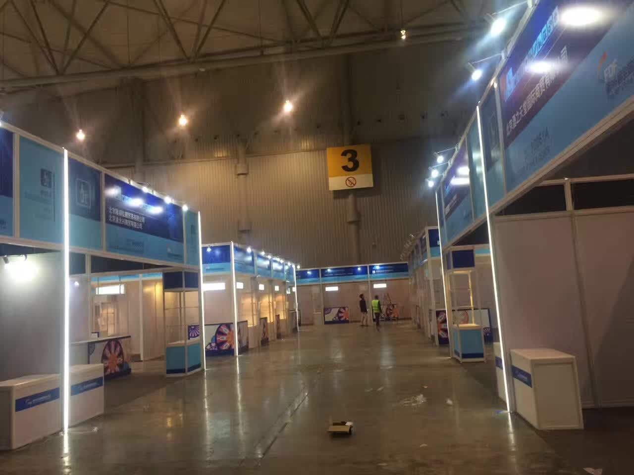 立欣八棱柱标摊