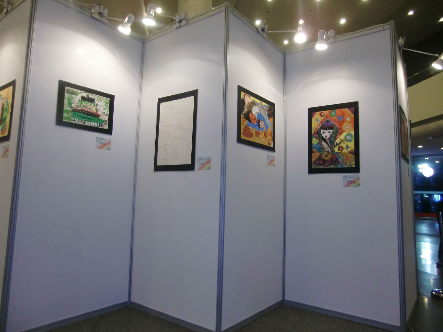 立欣折叠展板生产厂家 立欣折叠展板生产厂家