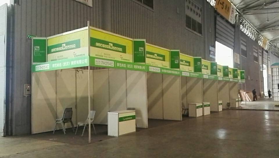 立欣八棱柱标摊