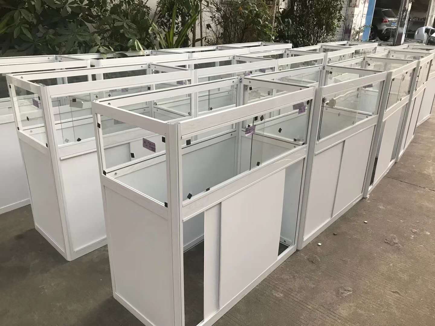 八棱柱展柜生产厂家