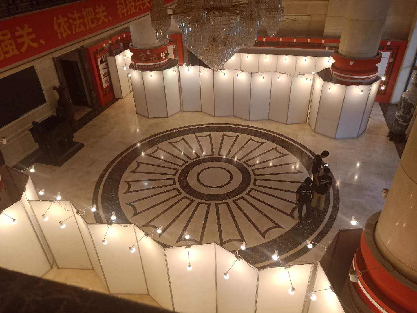 八棱柱展板材质